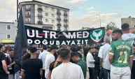 Doğubayazıt’ta Amedspor Coşkusu: Belediye Önünde Taraftarlar Tek Yürek Oldu