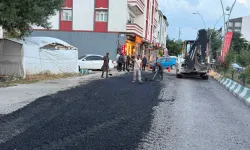 TAŞLIÇAY’DA YOLLAR ASFALTLANIYOR: BELEDİYE EKİPLERİ 7/24 SAHADA