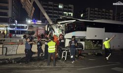 Adana'da yolcu otobüsü alt geçit duvarına çarptı: 11 kişi yaralandı
