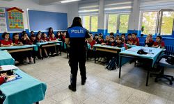 Ağrı’da polisler sınıflara girdi: 913 öğrenciye eğitim