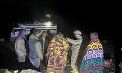 Ağrı’da 6 araçtaki yaklaşık 40 kişi yaylada mahsur kaldı
