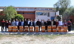 Doğubayazıt’ta  arıcılara 108 kovan dağıtıldı