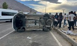 Gevaş'ta iki kamyonet çarpıştı: 3 kişi yaralandı
