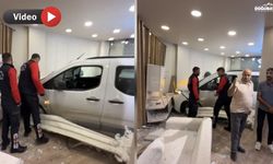 Doğubayazıt’ta Facianın Eşiğinden Dönüldü! Araç Mağazaya Daldı, Esnaf Zarar Gördü