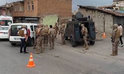 İki aile arasında silahla çatışma: 1'i polis 12 yaralı