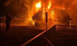 Kars Çevreyolu'nda seyir halindeki tır alev alarak yandı