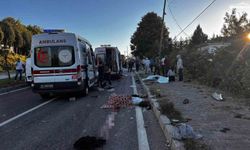 Fındık işçilerini taşıyan araç ile TIR çarpıştı: 4 Ölü 8 Yaralı