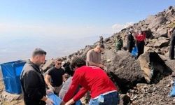 Doğubayazıt’ta Ağrı Dağı’nın 3 bin 200 rakımında doğa temizliği