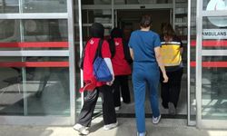 Programda yemek yiyen 4 öğrenci hastanelik oldu