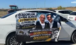 DEM Parti heyeti Mızraklı’yı karşılamak için cezaevi önünde