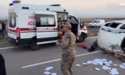 Patnos’ta araç takla attı: 1’i çocuk 6 yaralı