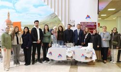 AİÇÜ’de öğrencilerden Ağrı’nın geleneksel lezzeti omaç helvası ikramı