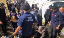 Van'da tır yolcu minibüsüne çarptı: 11 yaralı, birinin durumu ağır