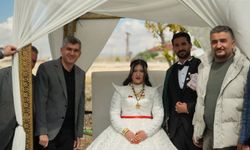 Ağrı Diyadin'de kurum amirleri muhtarın düğün merasiminde buluştu