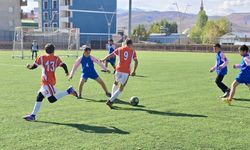Ağrı’da genç futbolcular sahaya çıktı