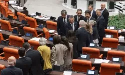 Cumhurbaşkanı Erdoğan kürsüye çıktı, YENİ Parti grubu salonu terk etti