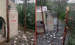 Diyarbakır'da fırtına yıktı geçti: Cami minaresi devrildi