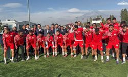 Ağrı Valisi Önder Bozkurt’tan Doğubayazıt FK’ya Ziyaret