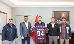 Doğubayazıt FK'dan Kaymakam Ayvat'a forma hediyesi