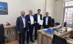 Doğubeyazıt TSO Başkanı Osman Tozbey mazbatasını aldı