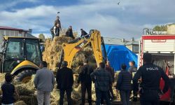 Erzurum Karayazı'da ev önündeki otlarda çıkan yangın korkuttu