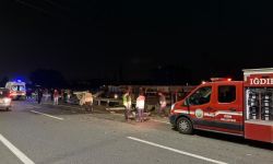 Doğubayazıt yolunda çimento yüklü tır devrildi: 1 yaralı