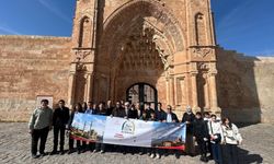 Doğubayazıt'ın Tarihi Hazinesi İshak Paşa Sarayı, "Bizim Gök Kubbemiz" Projesiyle İstanbul'dan Gelen Misafirlerini Ağırladı