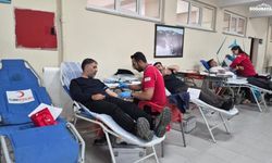 Kızılay ekipleri Sarıkamış'ta öğrencilere kan bağışı sürecini anlattı