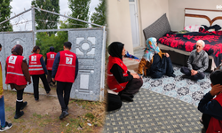 Patnos’ta Kızılay gönüllülerinden yaşlılara anlamlı ziyaret