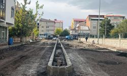 Patnos’ta Atatürk Mahallesi’nde yol ve kaldırım çalışması