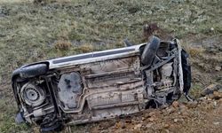Takla atan otomobil korkuttu: 2 kişi yaralandı
