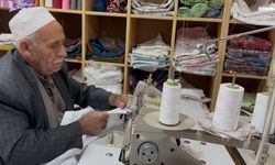 72 yaşında oğlunun bıraktığı işi devraldı, 4 yıldır iğne ve iplikle ekmeğini kazanıyor