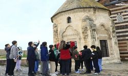 Vanlı öğrenciler kentin tarihi ve turistik mekanlarını gezdi