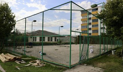 Ağrı’da tenis kortlarının zemini yenileniyor