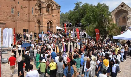 Akdamar’da 14’üncü kez çan sesleri yükseldi
