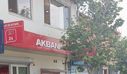 Doğubayazıt esnafı tepkili: Akbank kapılarını kapatıyor