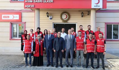 Vali Bozkurt Kızılay Aşevi’ni ziyaret etti, çalışmaları yerinde inceledi