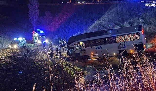 Ağrı Otobüsü Şarampole Uçtu: 2’si Ağır 24 Yaralı