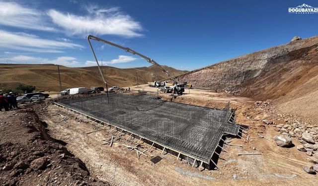 Ağrı Hamur'da eğitime tepe düzleme çözümü