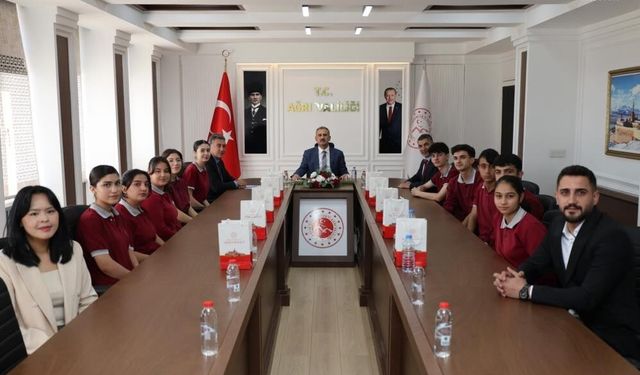 Ağrı Valisi Bozkurt gençlerin beklenti ve önerilerini dinledi