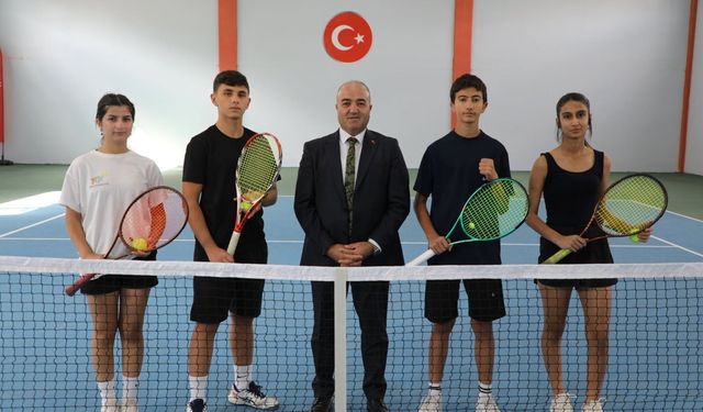 Ağrı’da 66 raket şampiyonluk için mücadele ediyor