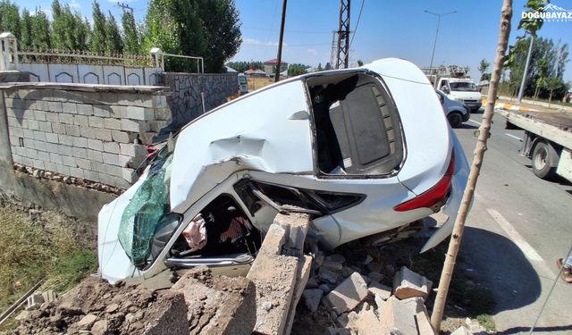 Ağrı’da korkutan kaza: 1’i çocuk 4 kişi yaralandı
