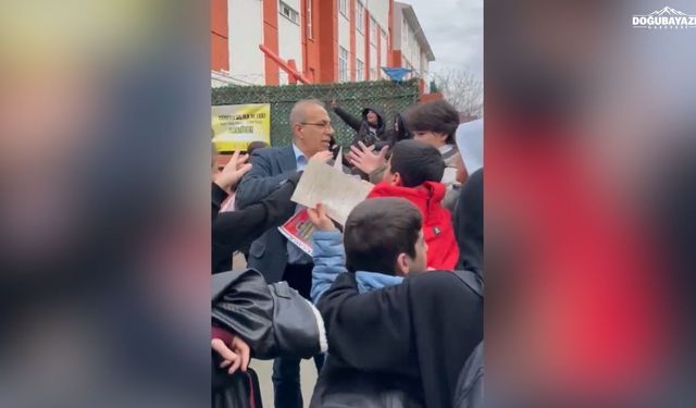 Bin öğrenci Kürtçe dersini seçti ancak sınıfa girecek öğretmen yok