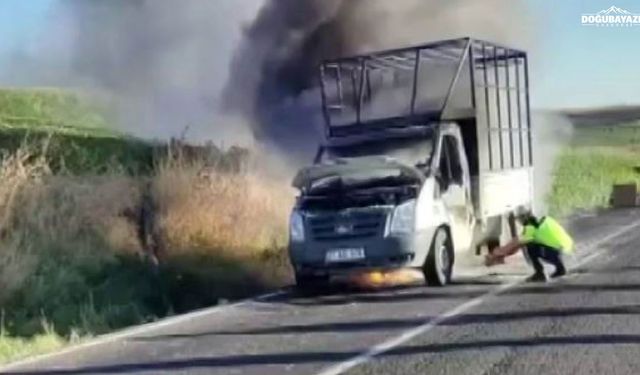 Diyarbakır'da yanan araçta büyük maddi hasar oluştu