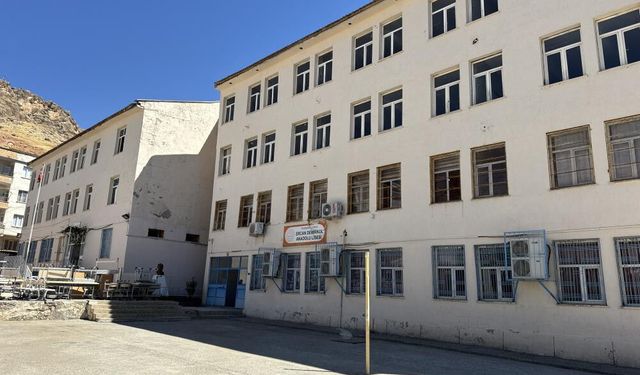 Diyarbakır'da yarım asırlık okul yıkılıyor