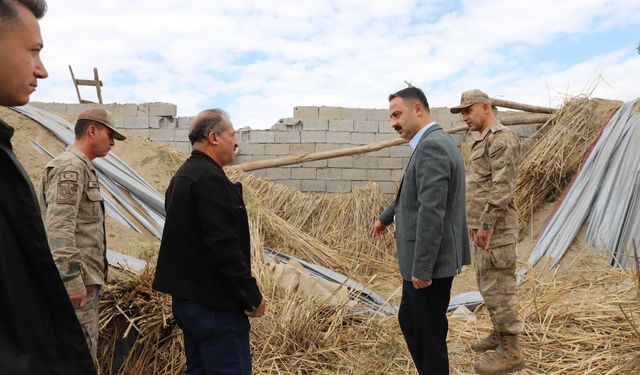 Doğubayazıt’ta çatı çöktü, konut yıkıldı: Kaymakam Ayvat köye gitti