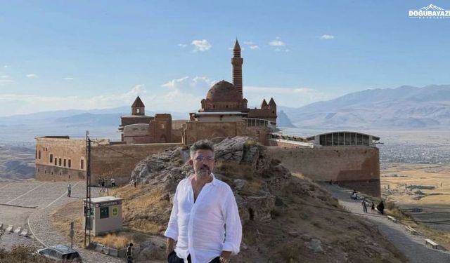 Doğubayazıt'ta ünlü konuk: Mert Turak sarayı ziyaret etti