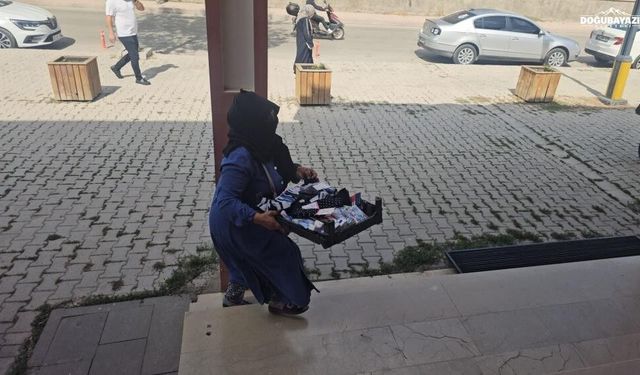 Elazığ'da seyyar satıcı kılığına giren dilenci yakalandı