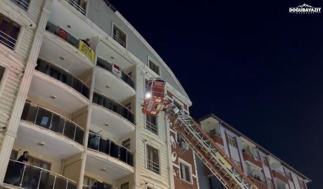 Iğdır’da dubleks dairede çıkan yangında 18 kişi dumandan etkilendi