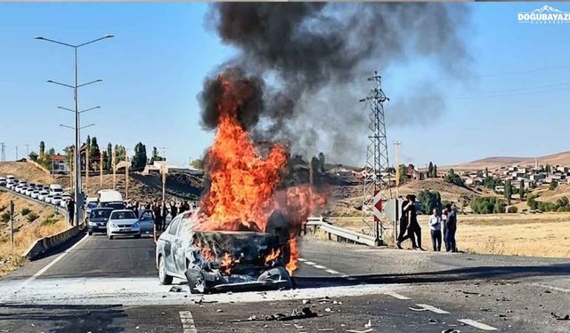 Ağrı’da korkutan kaza: Çarpışan otomobil bir anda alev aldı